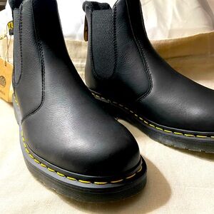 Dr Martens Unisex Men/Size 10 Women’s Size 11
🎄🎅